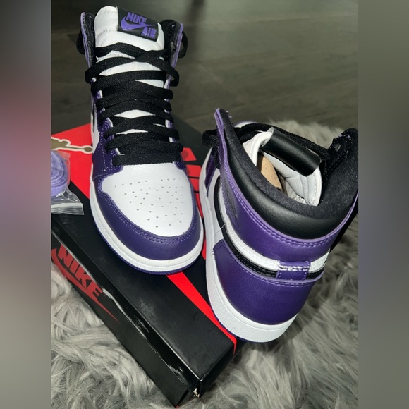 Air Jordan Retro High OG GS Court purple 2.0 - Picture 2 of 3
